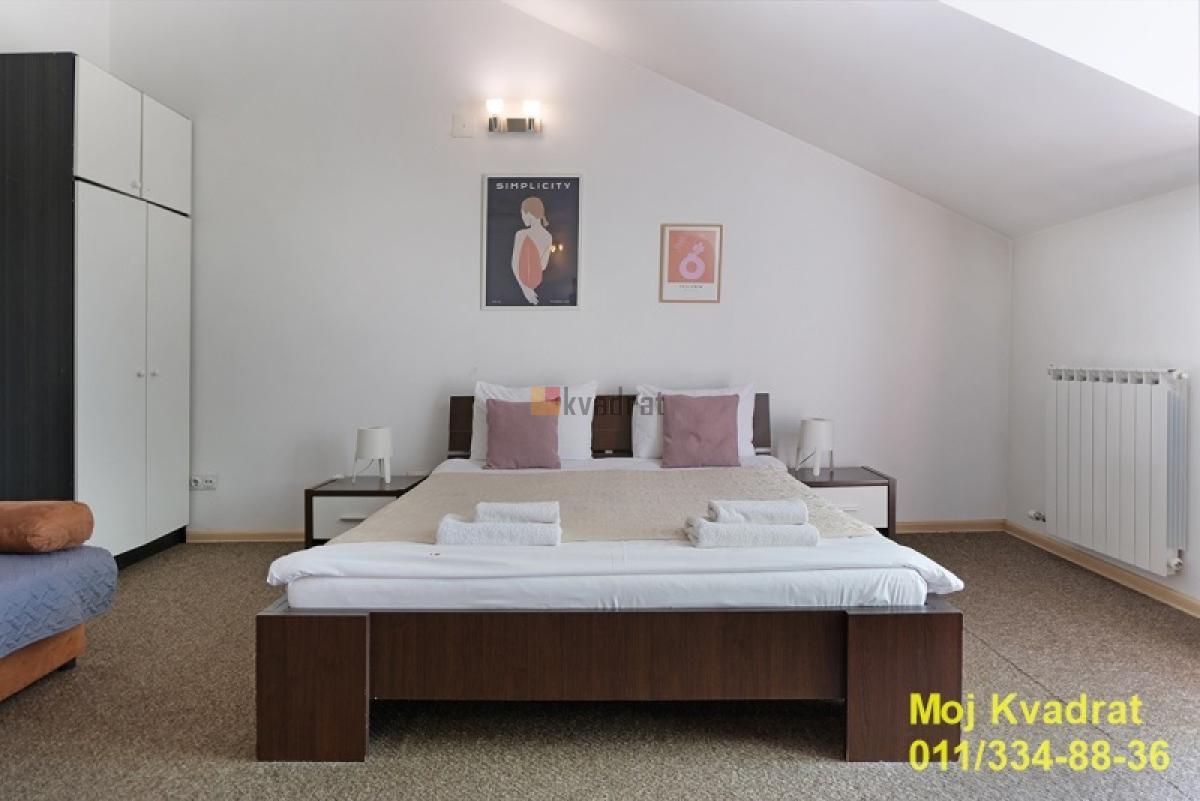 Voždovac, Autokomanda - Bulevar oslobođenja, 33m2
