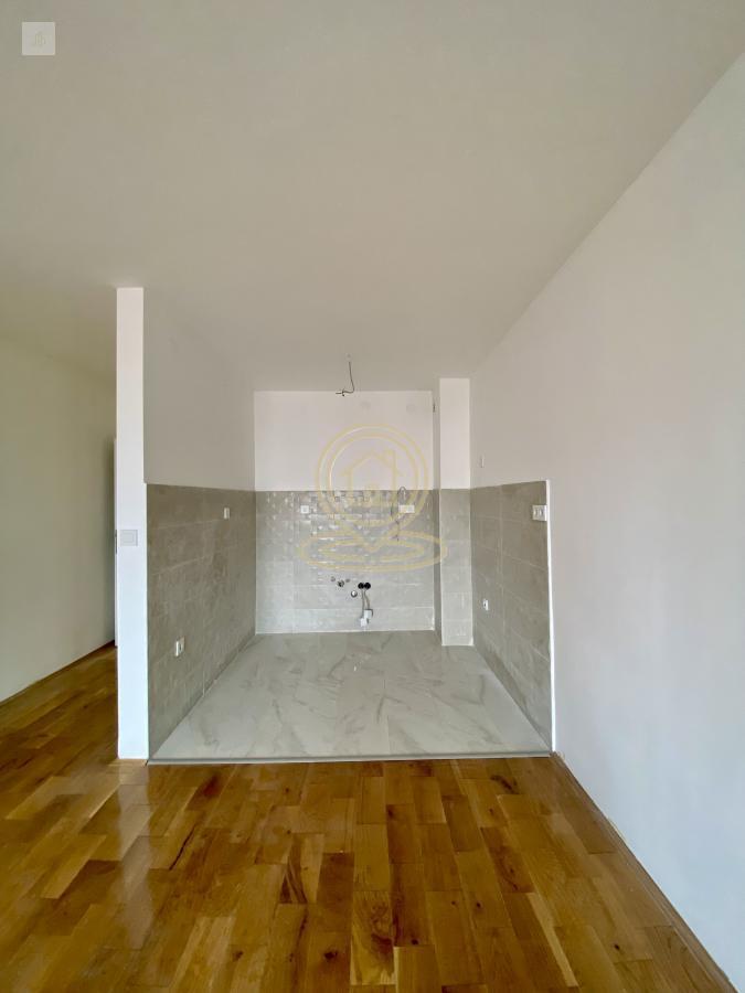 Prostran porodičan stan od 95m² u modernoj novogradnji u centru Niša