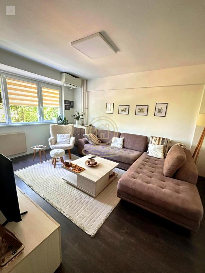 Trosoban renoviran stan u centru Niša – 75m² + 5m²