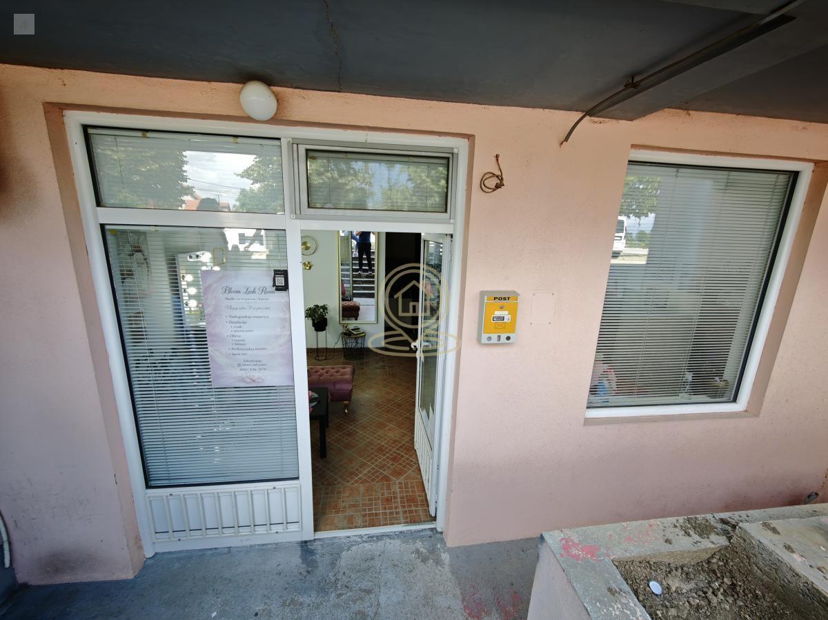 Na prodaju lokal 27m2, Ledena stena, na prometnoj lokaciji