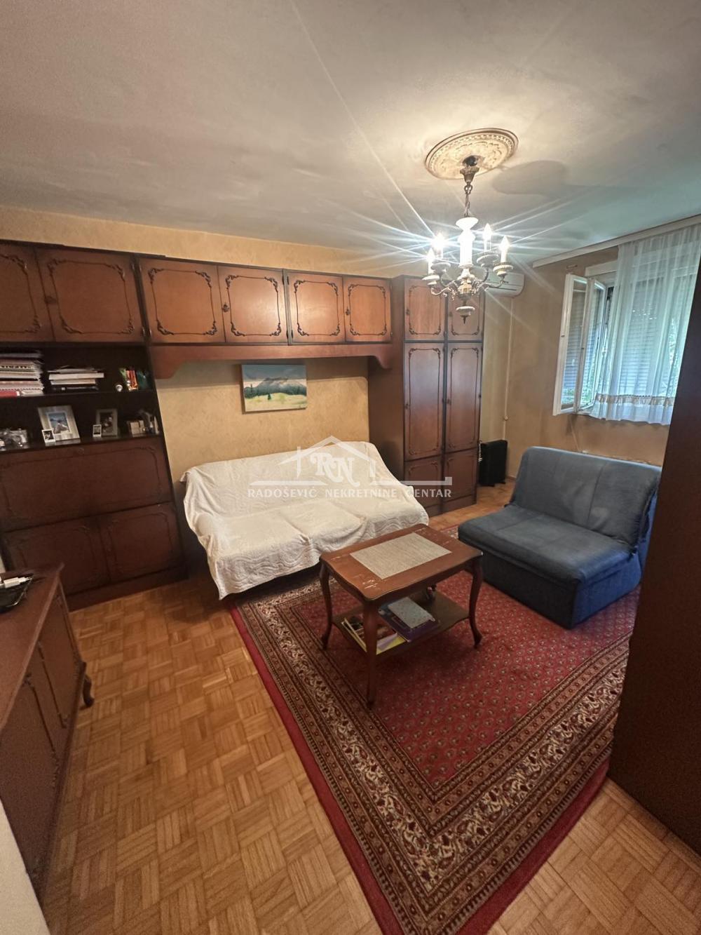 Karaburma, stara okretnica, 49m2, uknjižen ID#1646