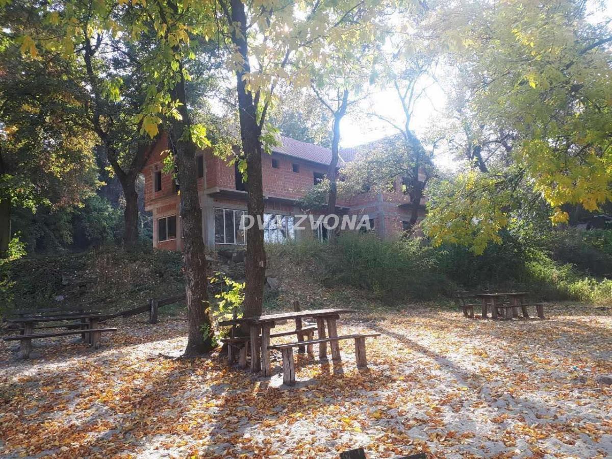 Kuća na samoj obali Dunava – jedinstvena nekretnina na plaži u srcu Fruške gore
