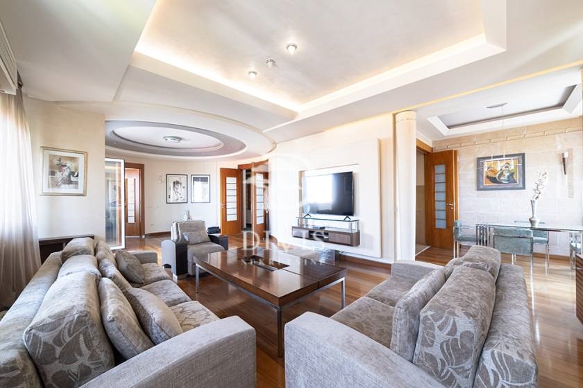 Luks renoviran 3.0 stan na Banovom brdu, 150m2