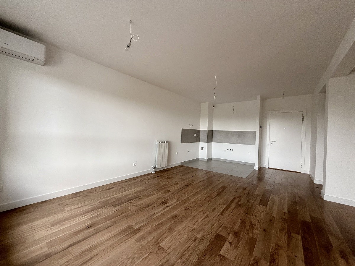 Izdaje se poslovni prostor, 70m2, Newport