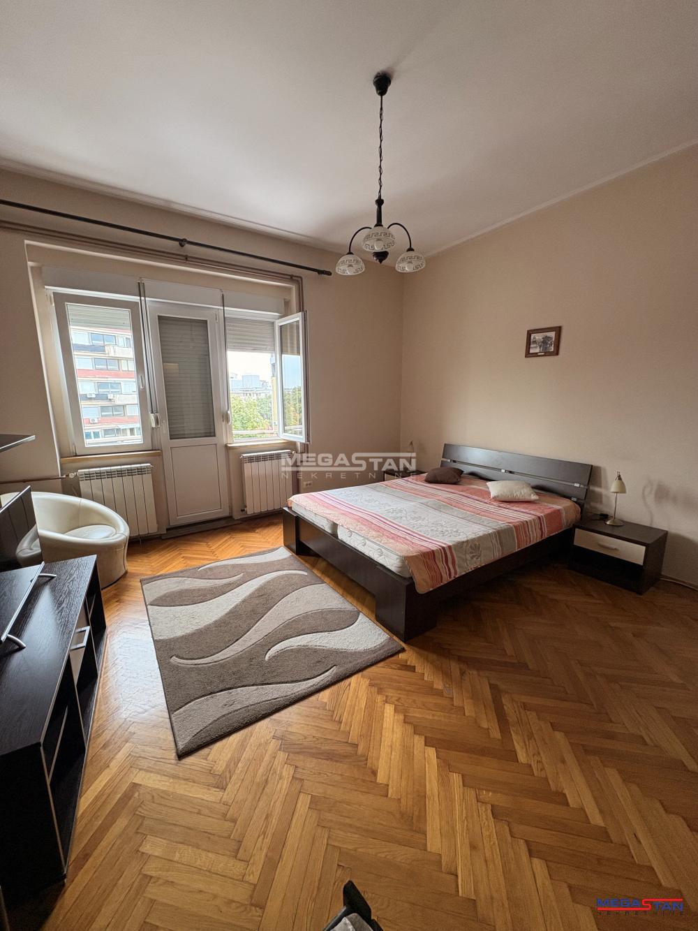 Mileševska, sa infostanom