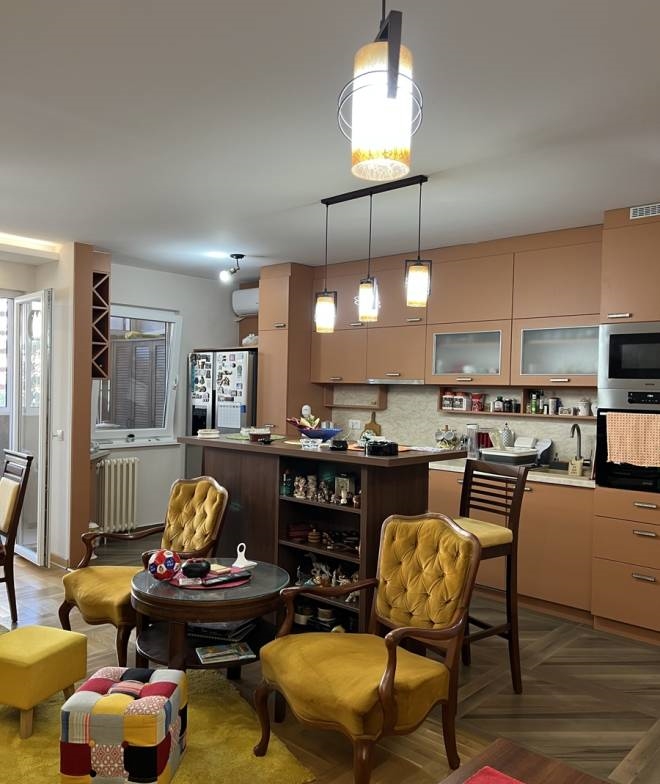 Potpuno renoviran dvosoban stan u Bloku 62, 65m2