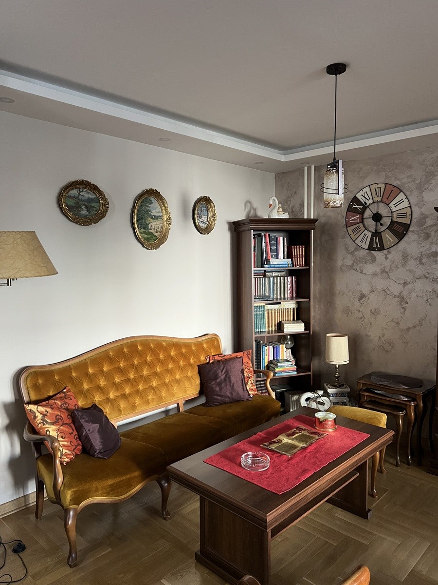 Izdaje se dvosoban stan u Bloku 62, 65m2