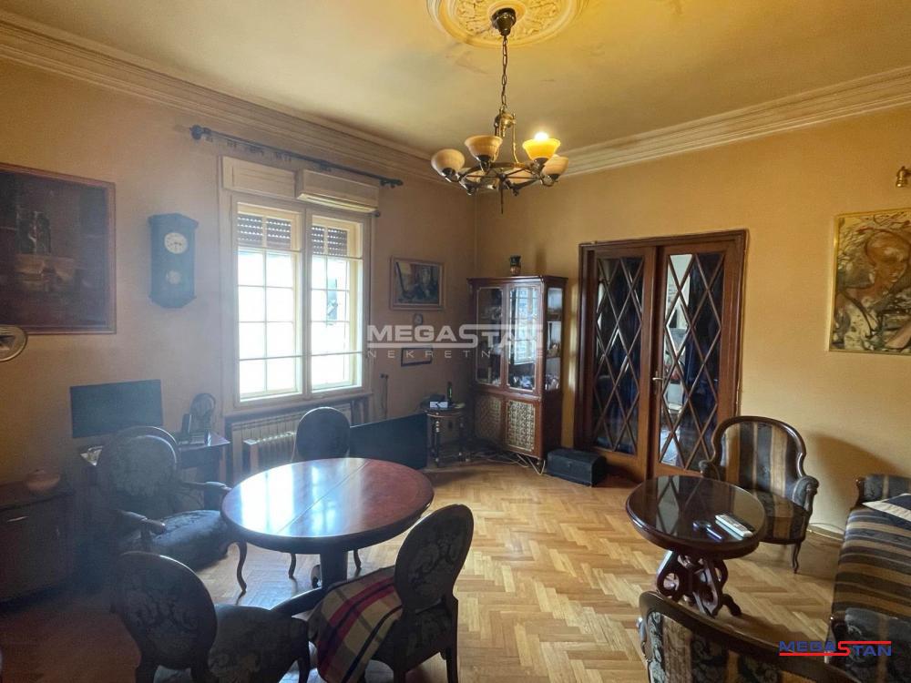 Trosoban salonac, Krunska
