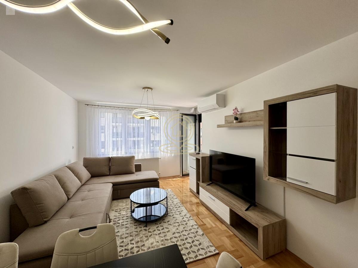Luksuzan stan u Čairu – 55m², novogradnja, garažno mesto i parking