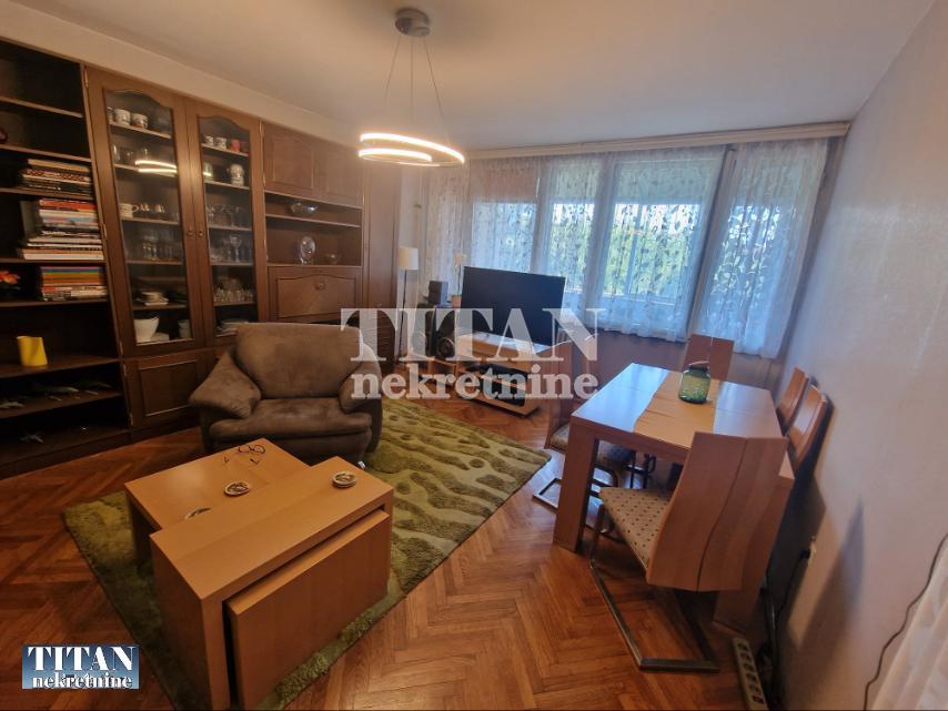 kod Lipovog lada ,uknjizen,odlican 3,5 ID#5752