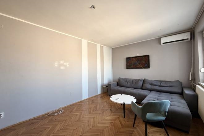Dvosoban stan, 50m2, kod Crkve Aleksandar Nevski