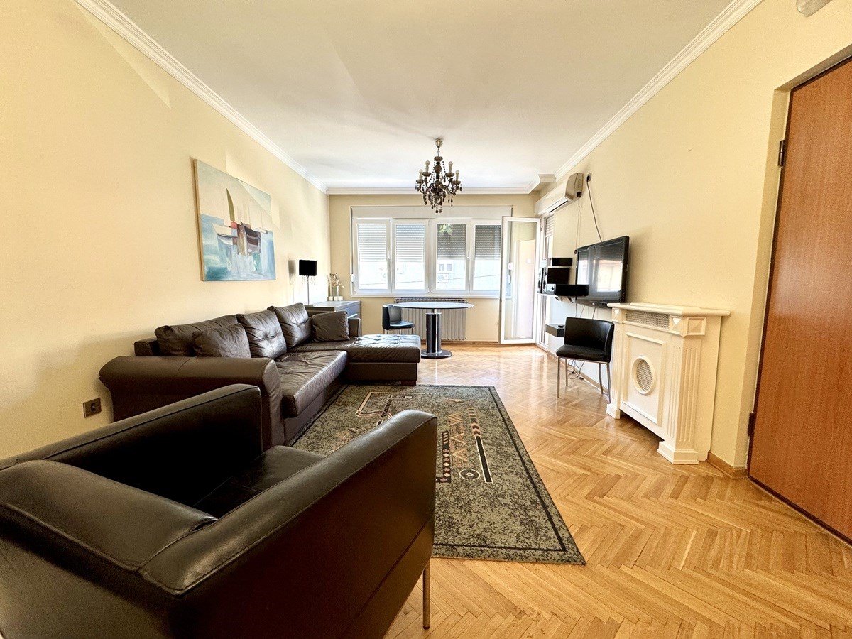 Izdaje se 2.0 stan u ulici Admirala Vukovića, 60m2