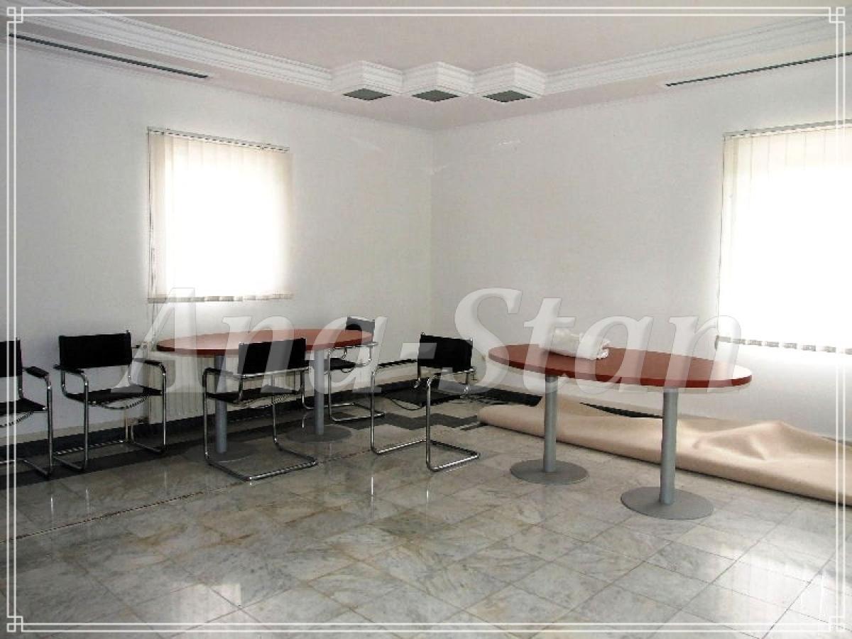Izdavanje, Poslovni prostor, Beograd, Zemun, Karađorđev  trg