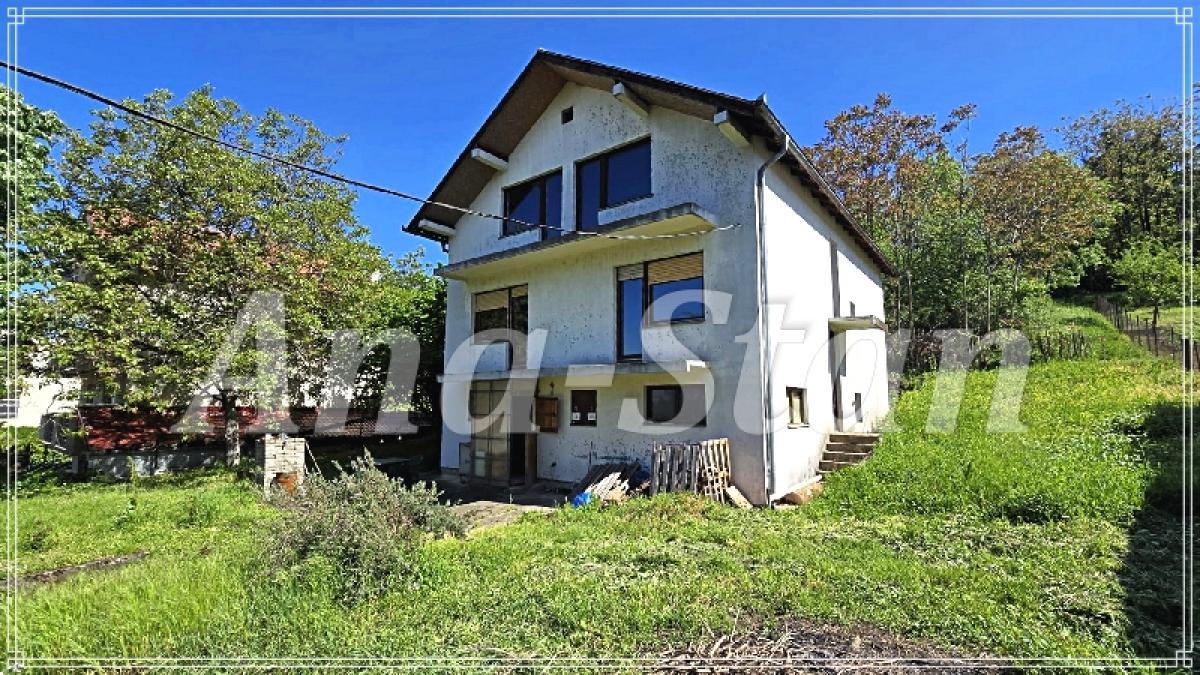 Boleč, samostalna uknjižena kuća 350m2