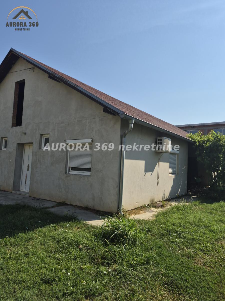 NOVI SAD, KLISA. FENOMENALNA PRILIKA. 2 KUĆE NA PLACU OD 897m2