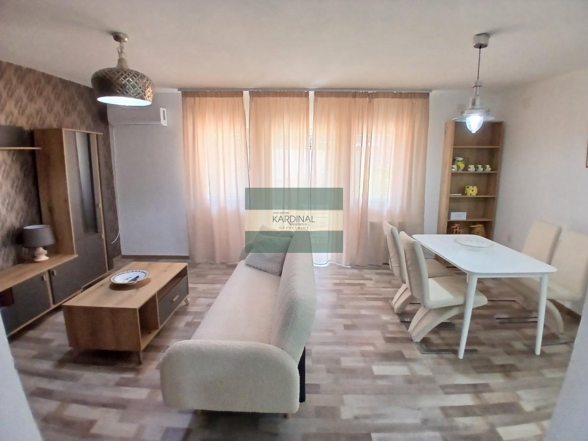 Trosoban stan, 76 m², Solaris, Jagodina, prizemlje