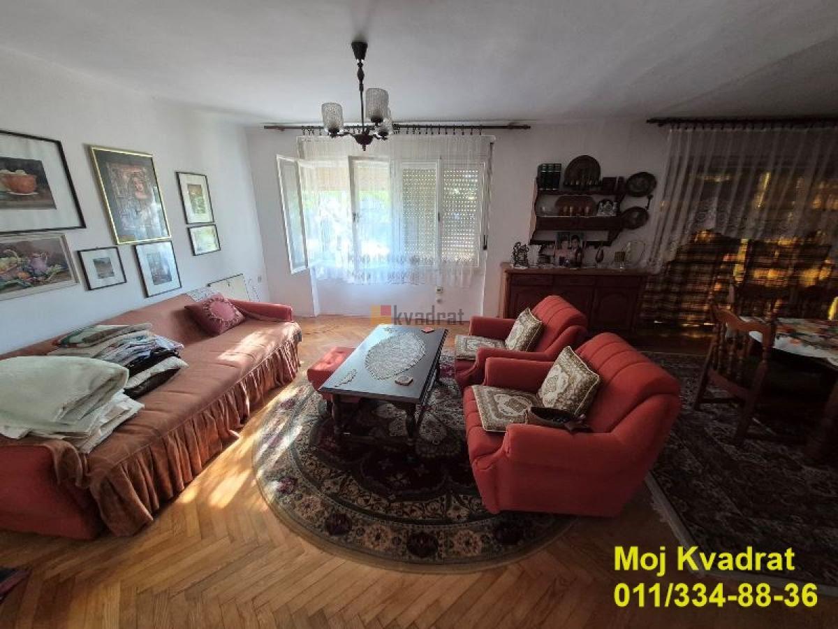 Ruma, centar - Nušićeva, 194m2