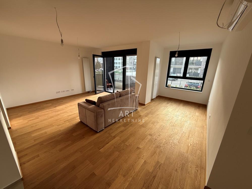 Kosa Kvart ,stan sa dvorištem 100 m2 ID#15985
