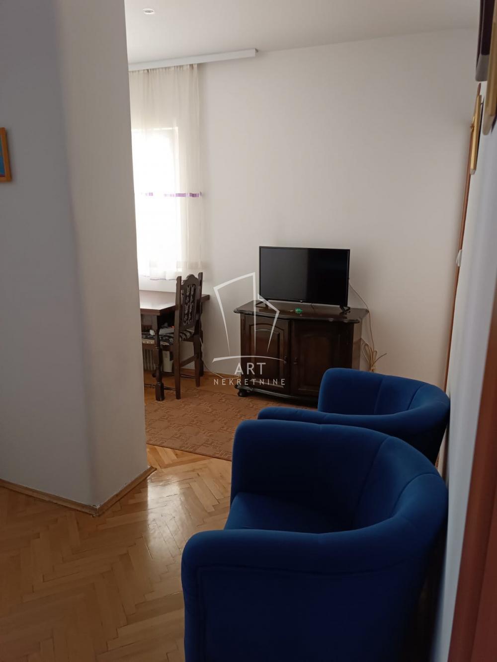 Top lokacija - dvoiposoban stan na Zelenom vencu ID#15995