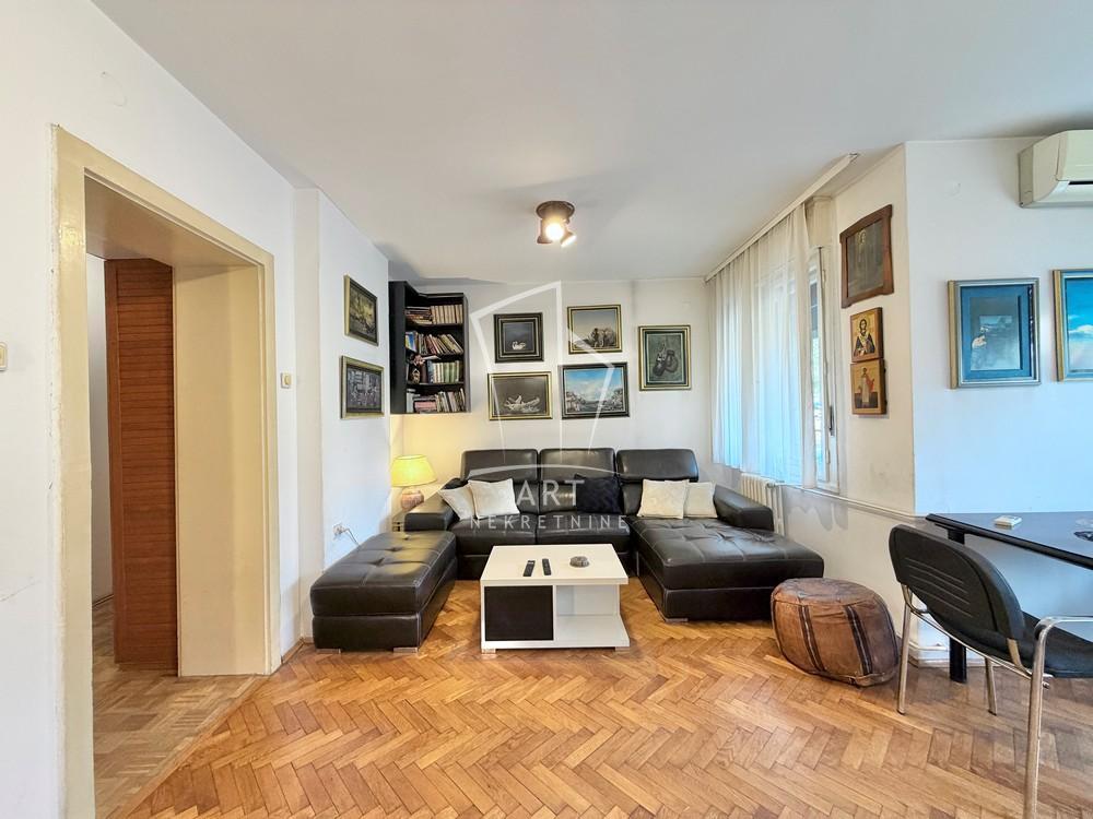 Dorćol , Venizelesova,mereno 70m2 ID#15993
