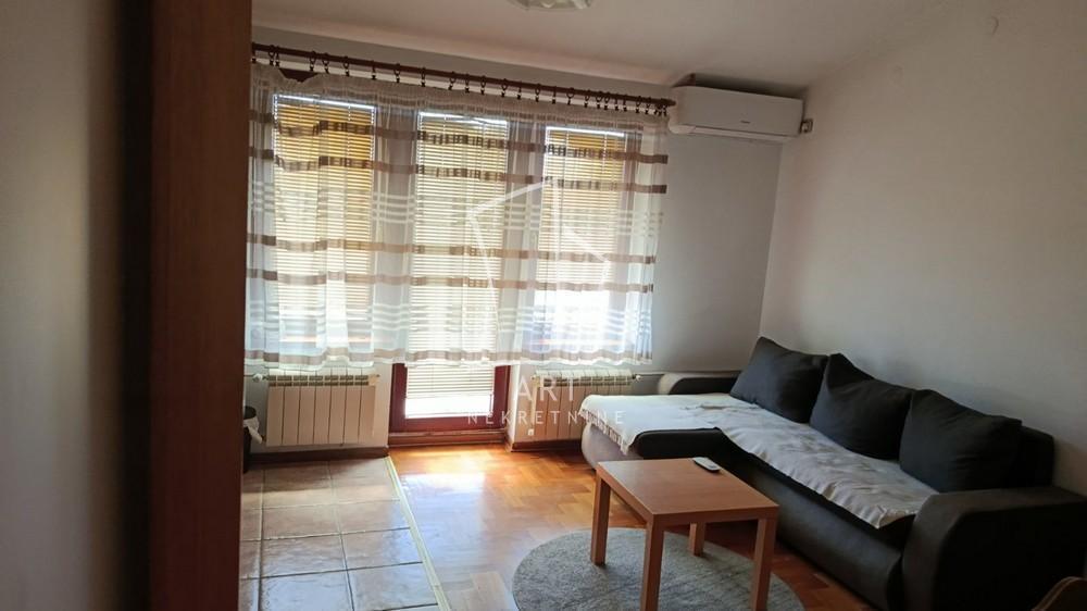 Funkcionalan stan na Vračaru, namešten ID#16006
