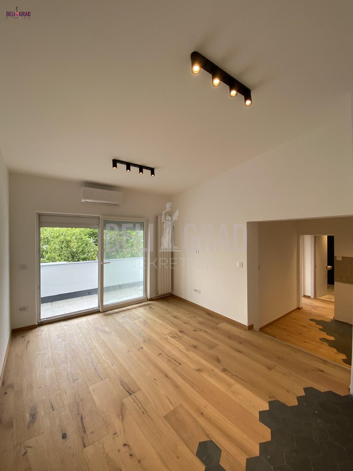 Moderan, privlačan, renoviran stan 46m² + terasa 14m² sa pog