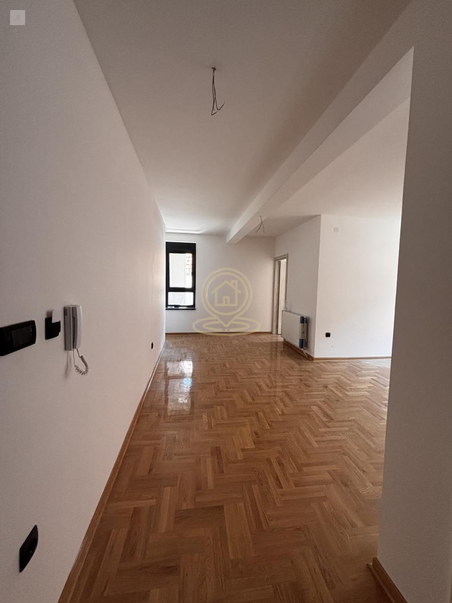 NOVOGRADNJA U CENTRU GRADA 65 m² + PODRUM, 182.000e