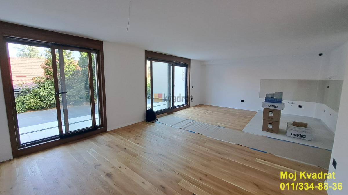 Voždovac, Voždovačka crkva - Borisavljevićeva, 71m2