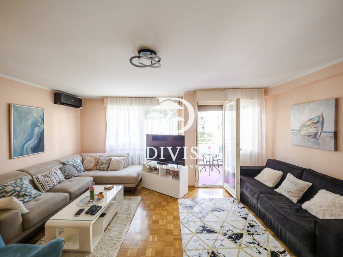 Prodaje se prostran 3.0 stan na Dorćolu, 85m2