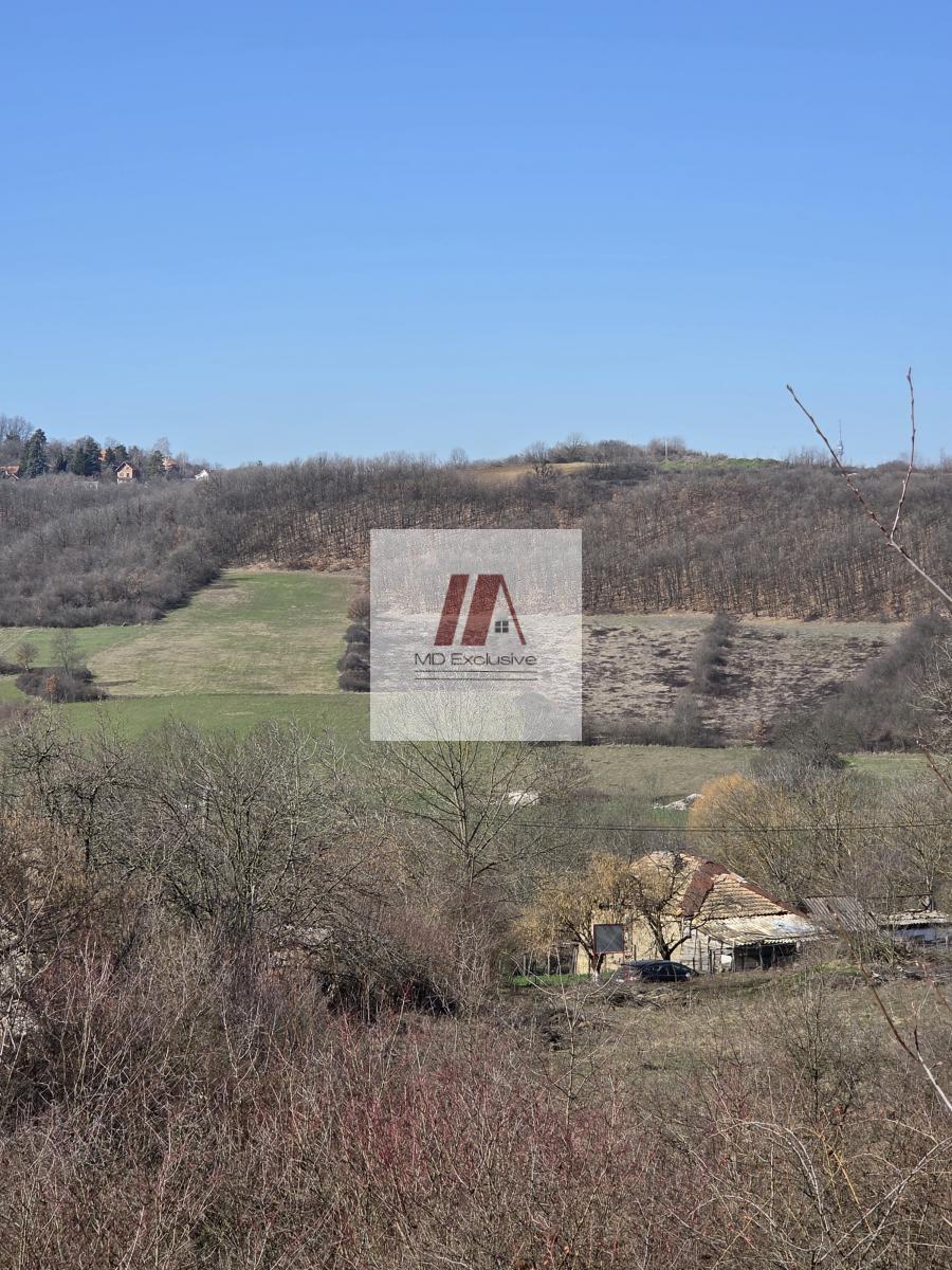 Na prodaju građevinsko zemljište površine 52 ara u Vrčinu