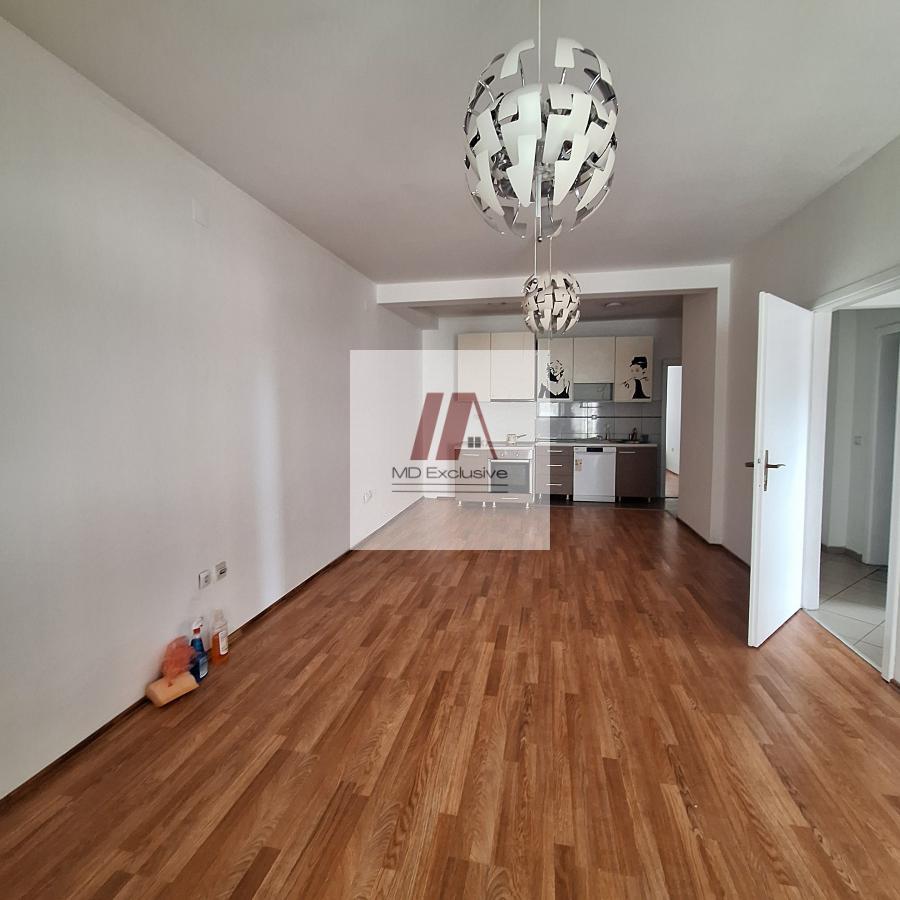 Prizemni trosoban stan, 80 m², Konjarnik, Zvezdara, Beograd