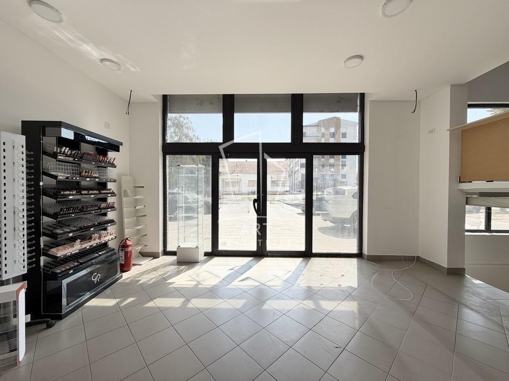 Lokal u centru Stare Pazove ID#16176