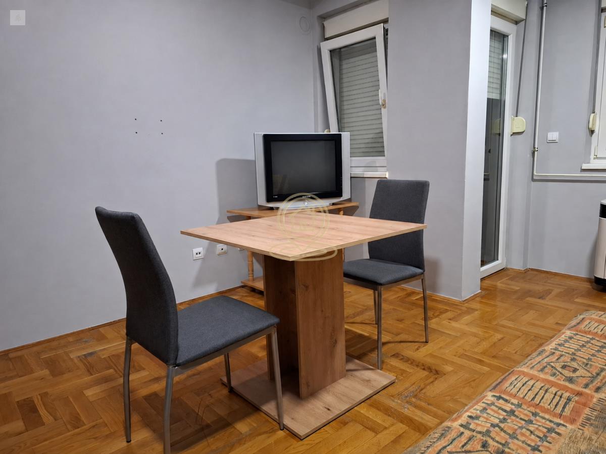 Garsonjera 28 m², Centar