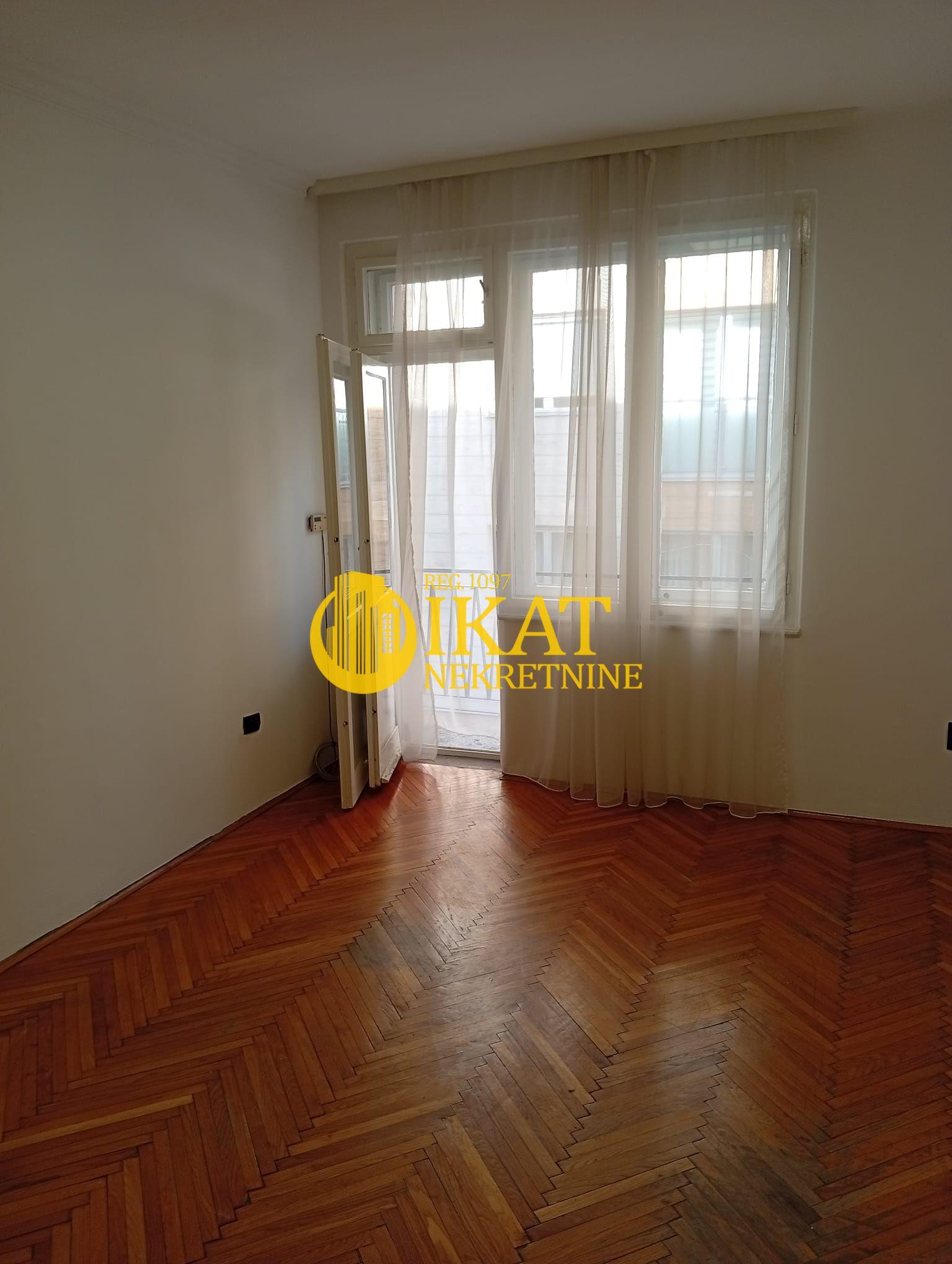 Stari grad, blizu Politike 50m2, idealno kao poslovni prosto