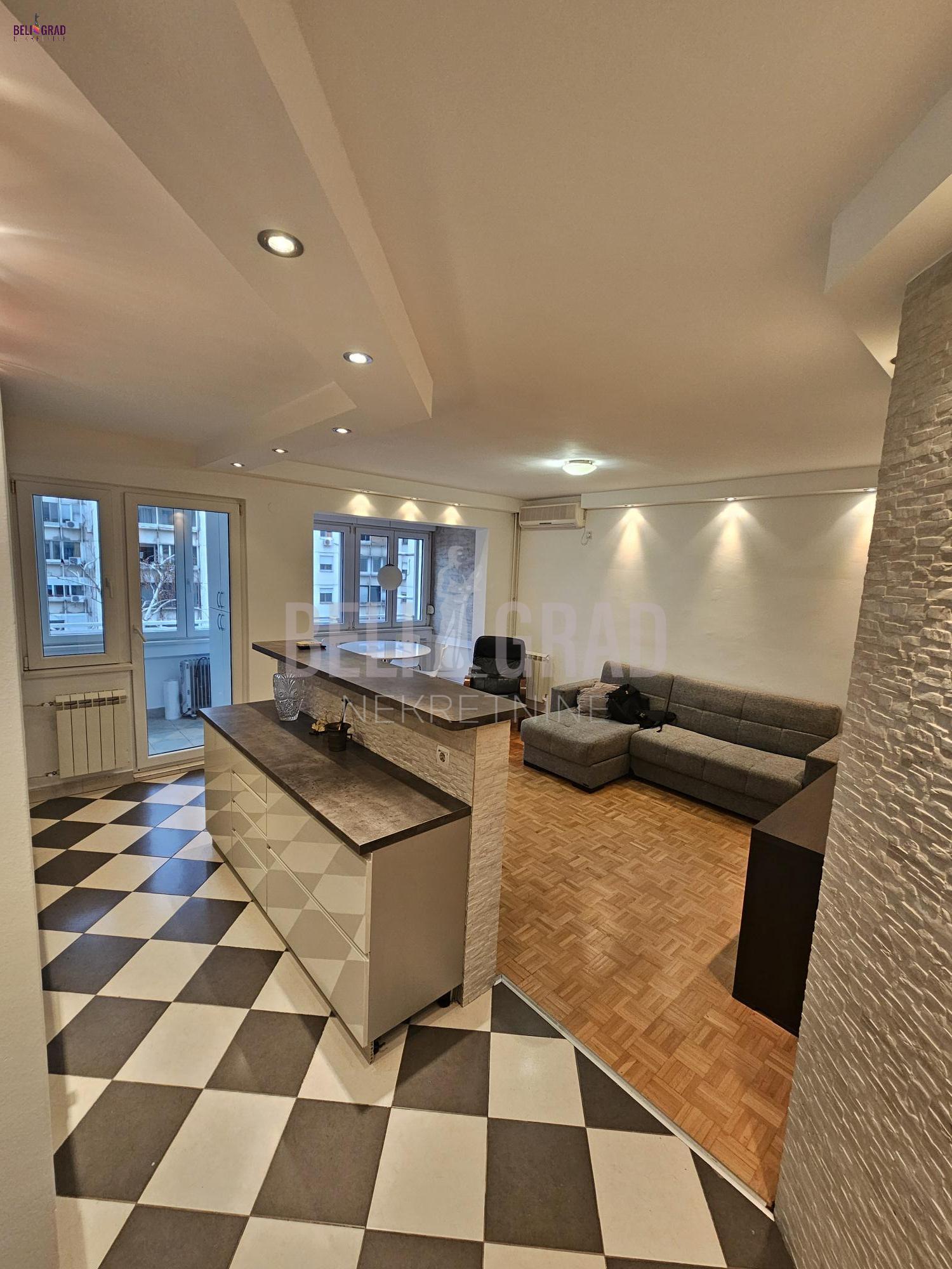 Savski kej, Blok 71, renoviran, merenih 64 + 4 lodja