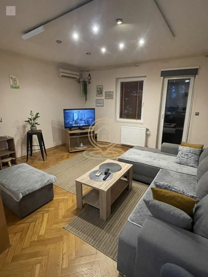 **Izdavanje nameštenog jednoiposobnog stana, 57m2, Rotkvarija, Novi Sad**