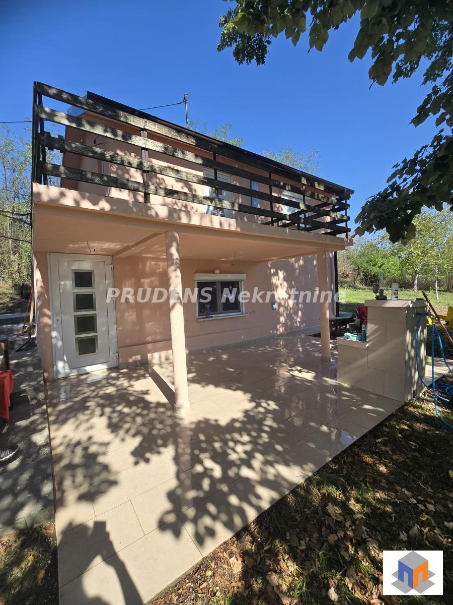 Kuća 72m2, renovirana, 17ari placa