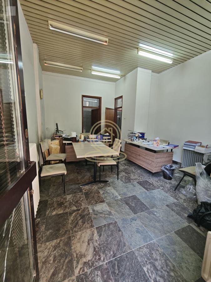 Prodaje se poslovni prostor - lokal funkcionalnog rasporeda prostorija, 30m2, Niš, Palilula, u blizini Karingtonke