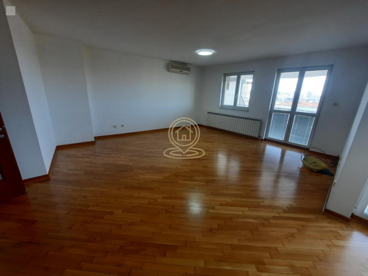 Petosoban stan na Vračaru, Karađorđev park, 172 m²
