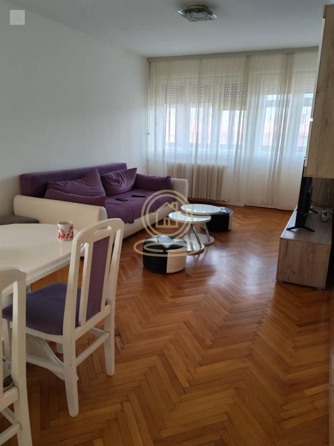 Na prodaju trosoban stan kod Caira