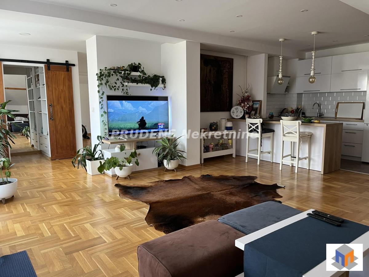ZEMUN, Galenika - penthouse, 137m2, lux, uknjižen, renoviran