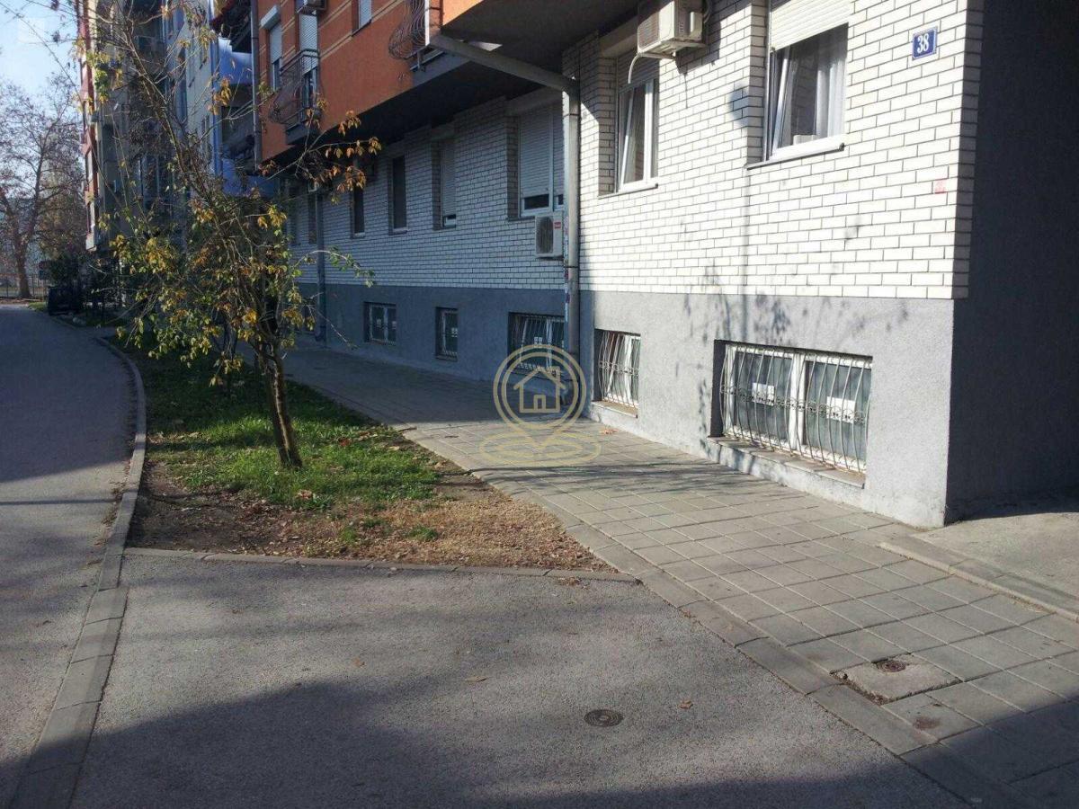 Odlican poslovni prostor na dobroj lokaciji - 270 m², Sajmište, Novi Sad