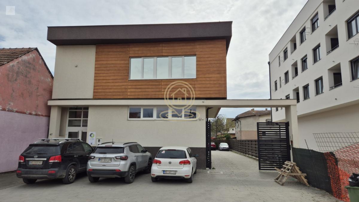 Reprezentativna poslovna zgrada 464 m², Telep, Novi Sad