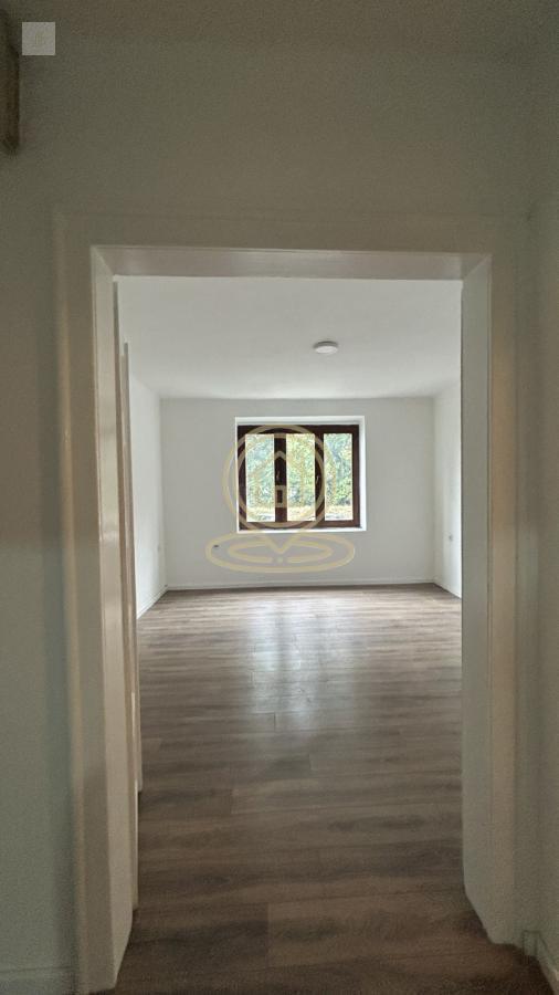 Salonski dvosoban stan, 54m2, širi centar grada