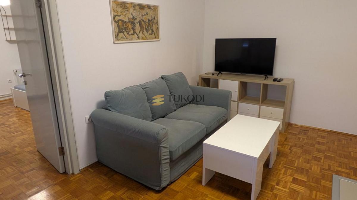 Izdavanje stana – Zemun, Magistratski trg | 45 m²