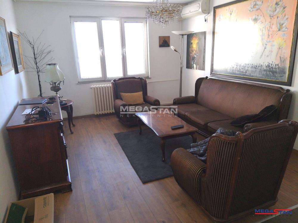 Denkova bašta, renoviran, namešten