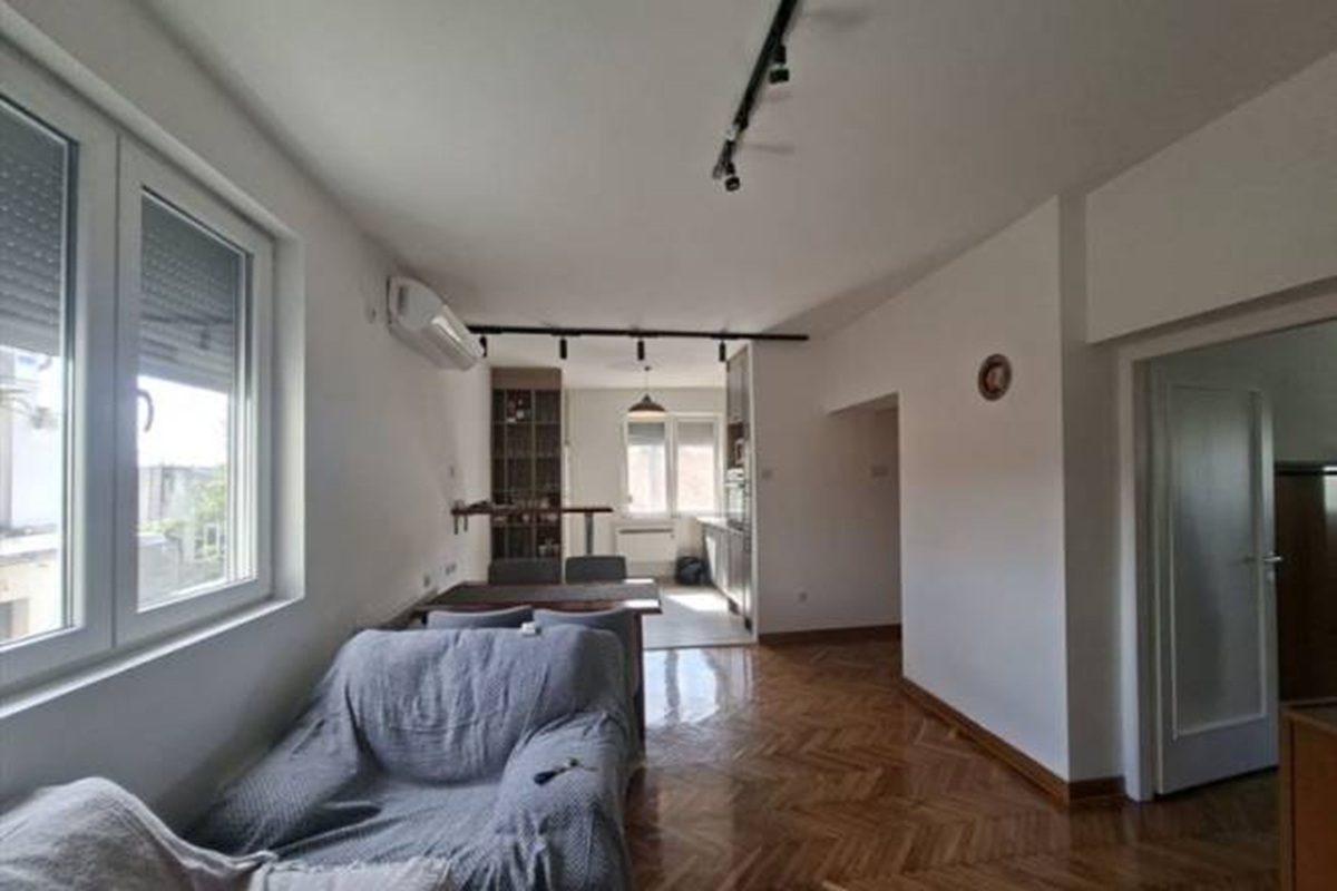 Trosoban stan za izdavanje na Pašinom brdu